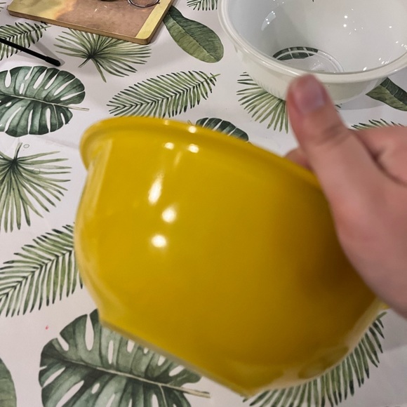 Set of 2 Vintage Pyrex Clear Bottom Nesting Bowls - Picture 4 of 9